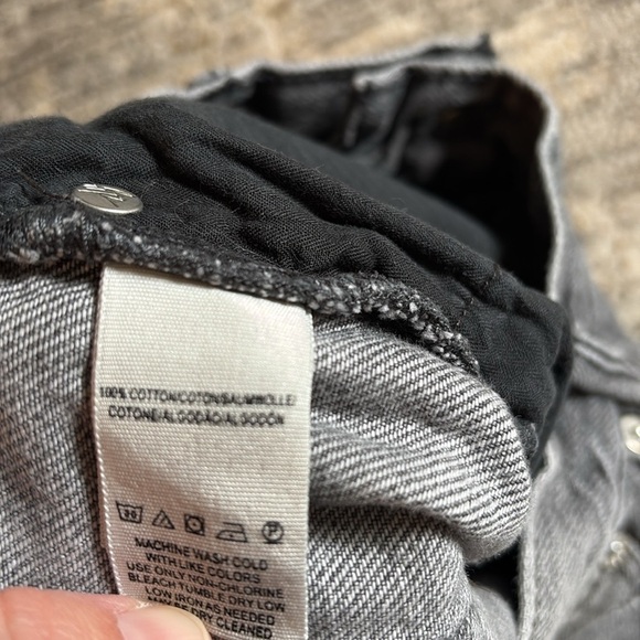 We the Free- Free People women’s Distressed Gray Denim Shorts -fray hem- size 29 - Picture 4 of 6